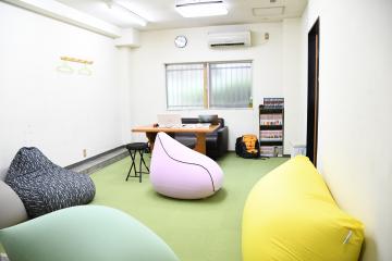 クッションのある部屋