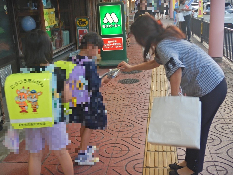 街頭啓発活動の様子2