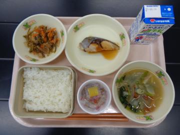 6月9日の学校給食（小学校A献立）の写真