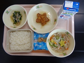 7月4日の学校給食（小学校A献立）の写真