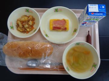7月8日の学校給食（小学校A献立）の写真