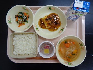 10月29日の学校給食（小学校A献立）の写真