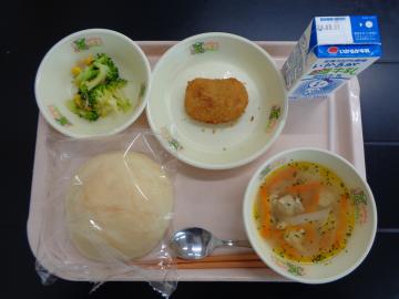 3月3日の学校給食（小学校A献立）の写真