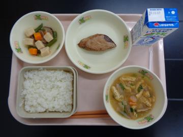 10月1日の学校給食（小学校B献立）の写真
