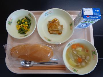 10月30日の学校給食（小学校B献立）の写真