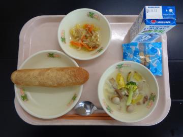 11月4日の学校給食（小学校B献立）の写真