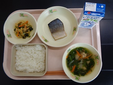 4月22日の学校給食（小学校B献立）の写真