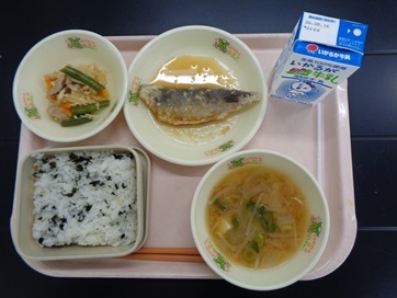 5月8日の学校給食（小学校B献立）の写真