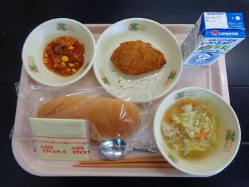 5月19日の学校給食（小学校B献立）の写真