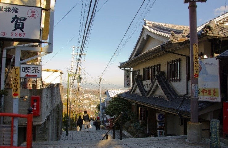 宝山寺参道